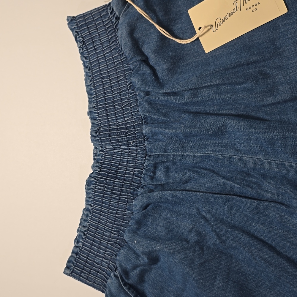 3/$15 Universal Thread– Women's Blue Chambray Smocked Waist Shorts Sz Small - Picture 2 of 9